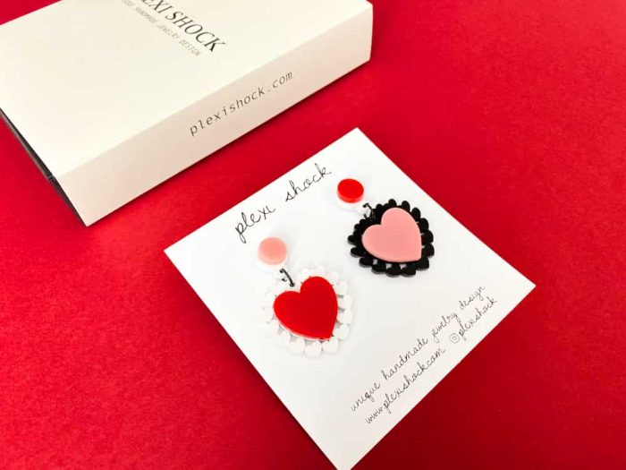 Dangling Hearts Earrings by plexi shock roma